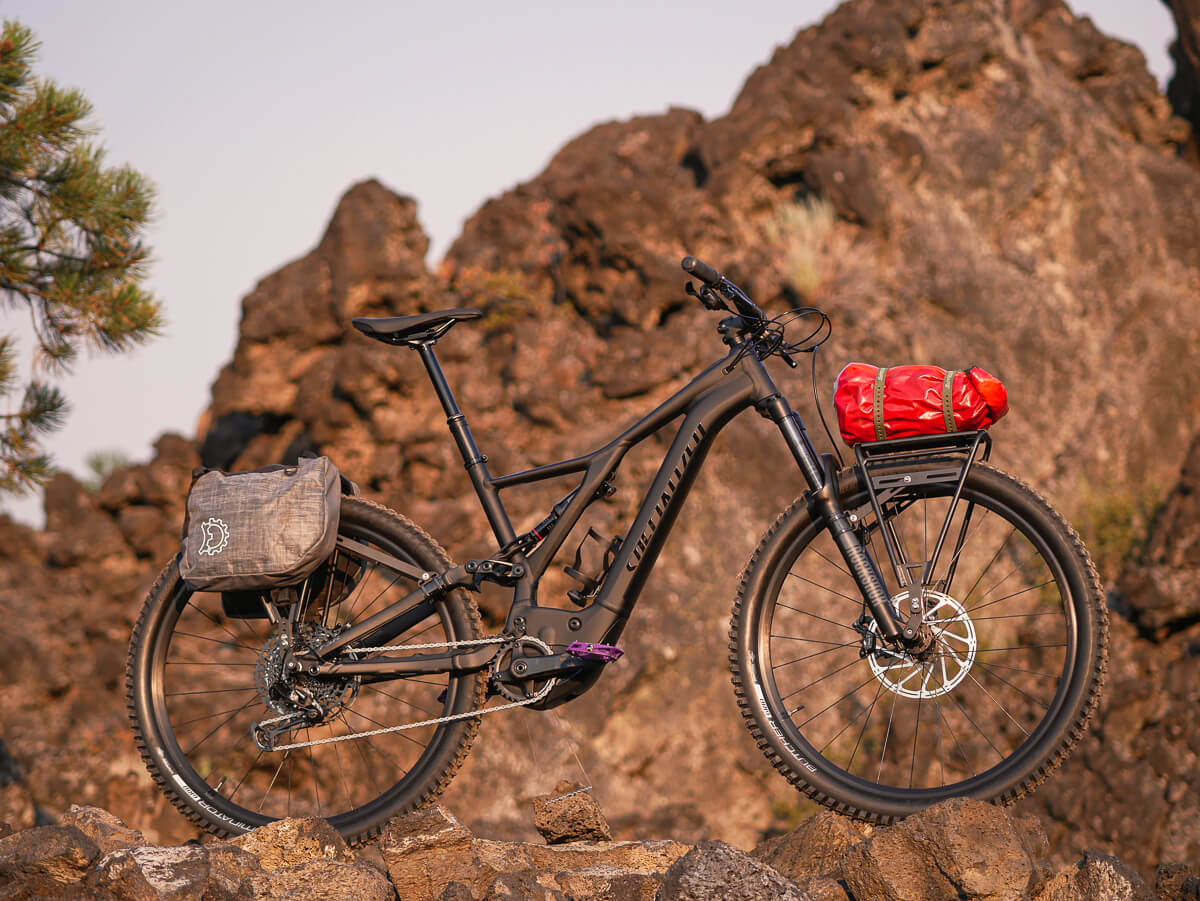 Le porte-bagages Divide s'adapte à n'importe quel vélo VTT, Gravel, vélo de route, fat bike ou ebike. 
