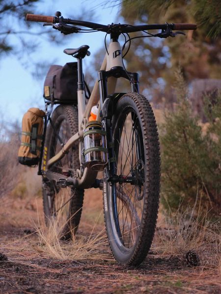 Example of Old Man Mountain Axle Pack mounted on a suspensionfork