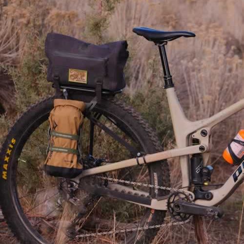 Juniper Trunk Old Man Mountain para llevar encima del portaequipajes Juniper Trunk Old Man Mountain bag for top of rack